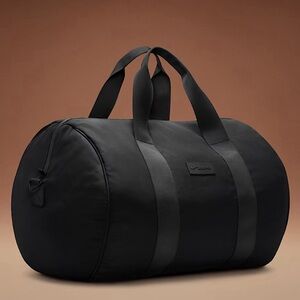 Nike skims gym puffer bag